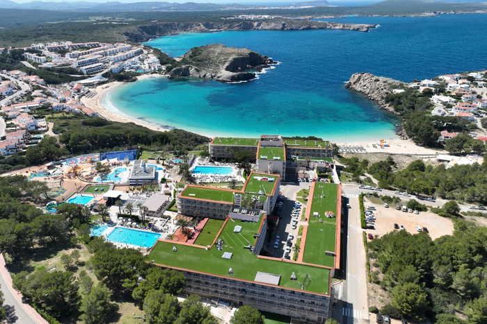 ✈️🧡 Menorca em 2027: Voos diretos desde Lisboa ou Porto + Hotel Tudo Incluído com Escorregas Aquáticos em frente à Praia | Baleares