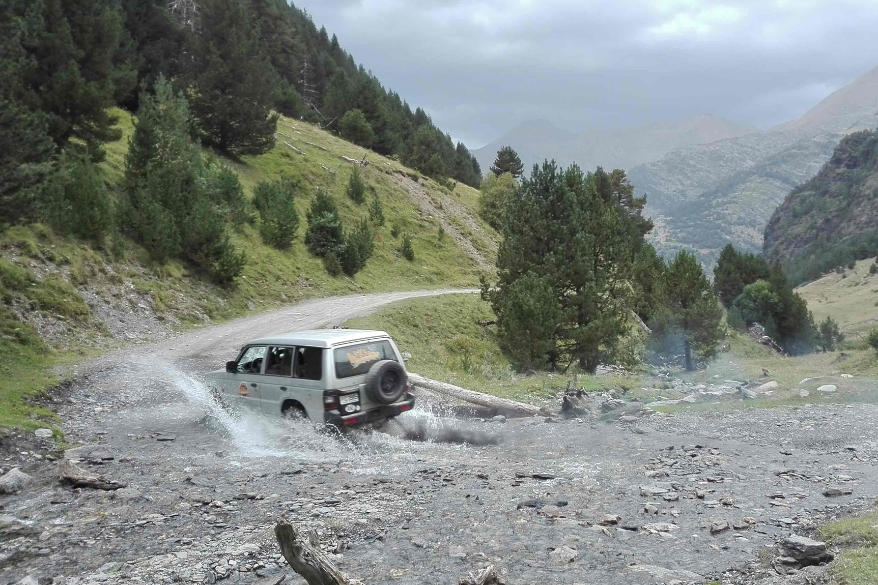 🌲¡LA RUTA 4x4 DE LOS CONTRABANDISTAS!🌲 Adrenalina, naturaleza y diversión en los Pirineos 🔝 Hotel 2* + Ruta Guiada | Andorra 🚘 🌲¡LA RUTA 4x4 DE LOS CONTRABANDISTAS!🌲 Adrenalina, naturaleza y diversión en los Pirineos 🔝 Hotel 2* + Ruta Guiada | Andorra 🚘