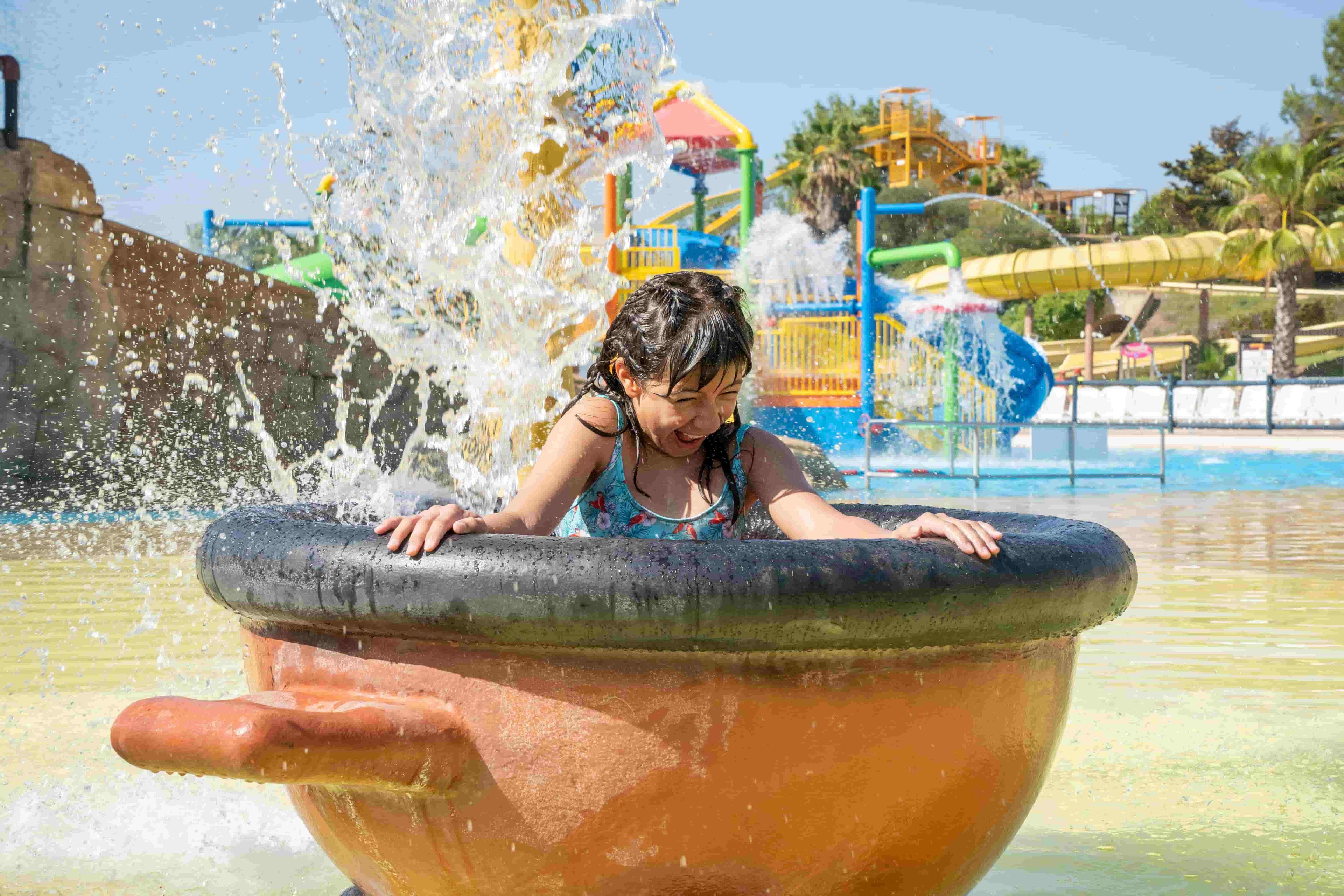 💦¡UN VERANO FAMILIAR Y  REFRESCANTE EN SALOU! 🛝👨‍👩‍👧‍👦 Aquópolis Costa Dorada + Hotel 4⭐  cerca de la playa