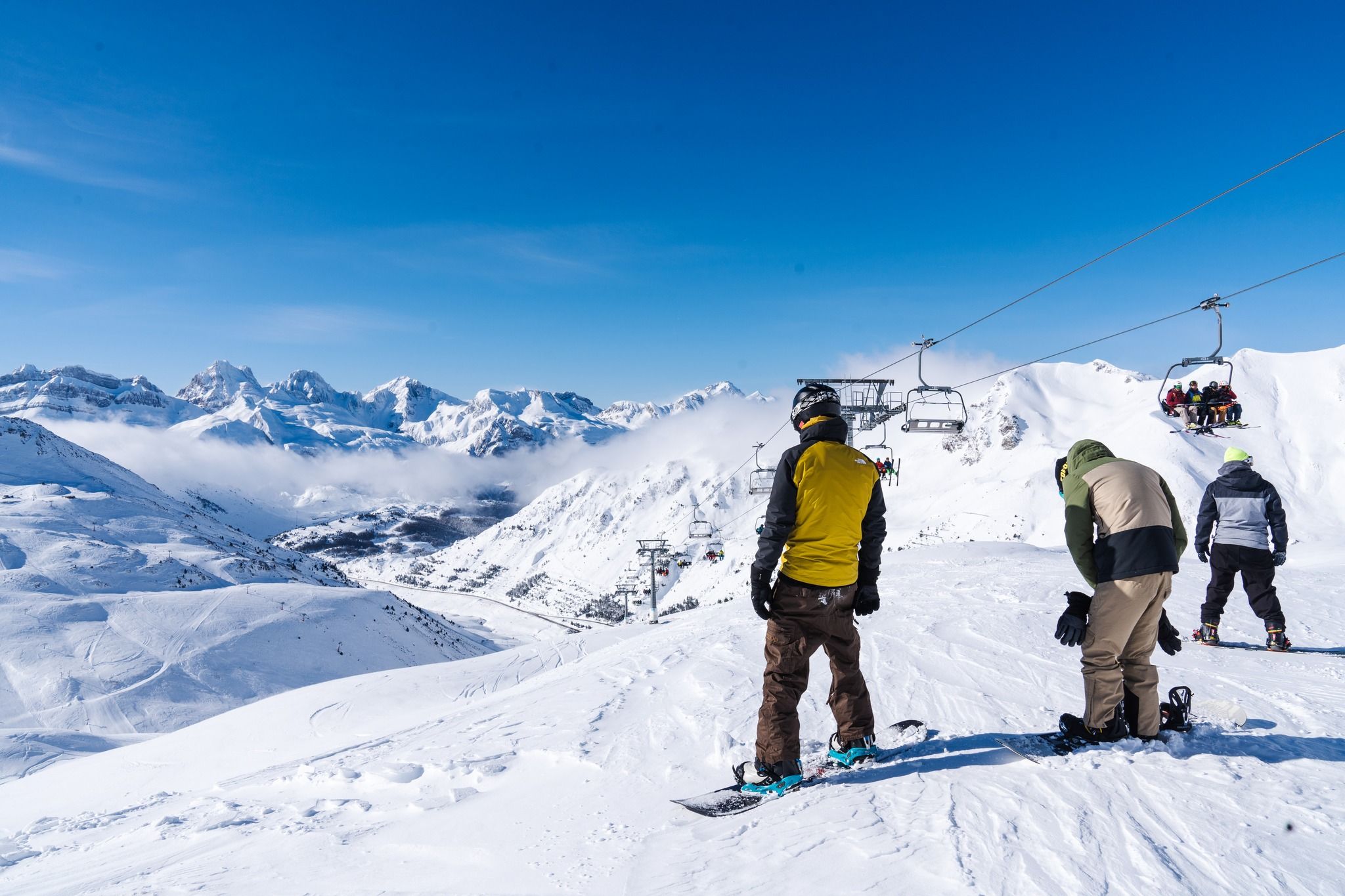 ⛷️¡FIN DE SEMANA DE ESQUÍ EN ASTÚN!❄️🌄 Forfait + Hotel 3* situado en el Bonito pueblo de Jaca | Pirineo Aragonés