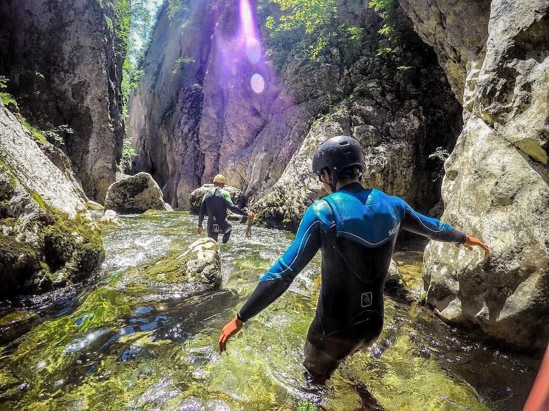 Descubre el Pirineo Catalán ¡¡Una experiencia llena de emociones!! 🌄 Hotel + Barranquismo 