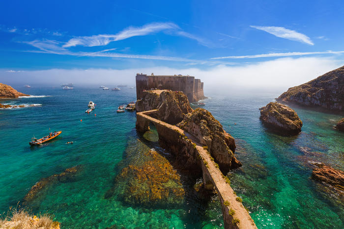 ⛴ Escapadinha em Hotel em frente à praia e viagem às espetaculares Berlengas | Peniche 