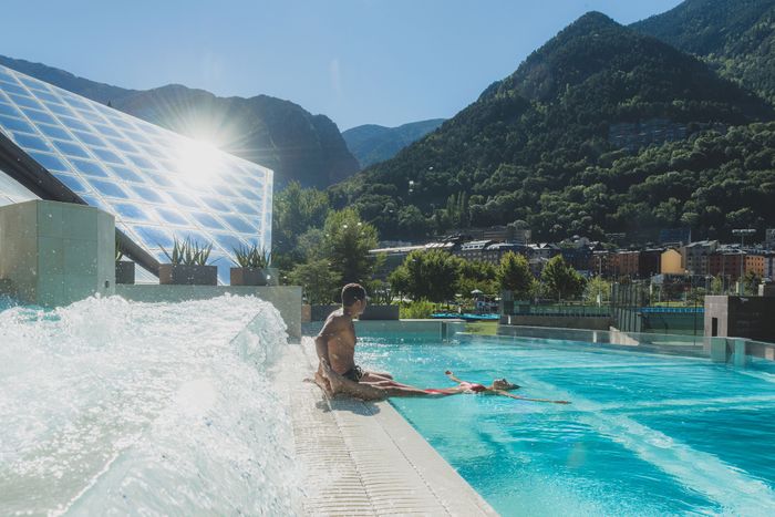 ♒ ¡VERANO Y OTOÑO RELAX EN ANDORRA! 🏨 Hotel 3★ con MEDIA PENSIÓN, entradas a Caldea, 💥-50% en niños💥 y a solo 5 min del spa | Andorra