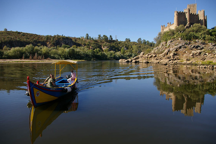 🏰 Escapadinha em Hotel 4* + Viagem de Barco + Bilhetes  para o Castelo de Almourol | Vila Nova da Barquinha