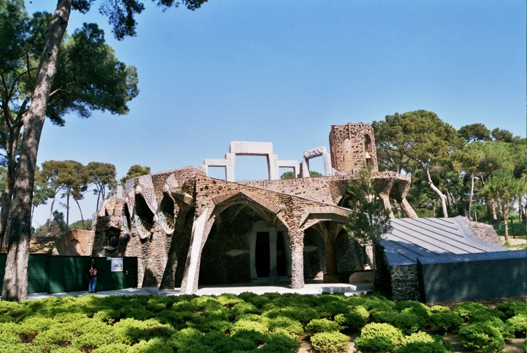 Cripta Gaudí y Colonia Güell-4