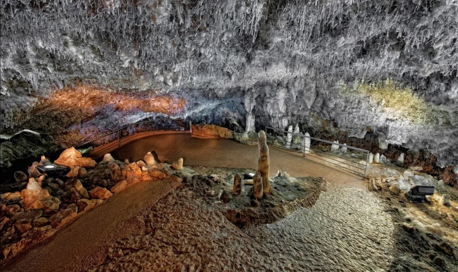 CANTABRIA 💚 Visita la Cueva El Soplao, un enclave de lo mas especial ✨