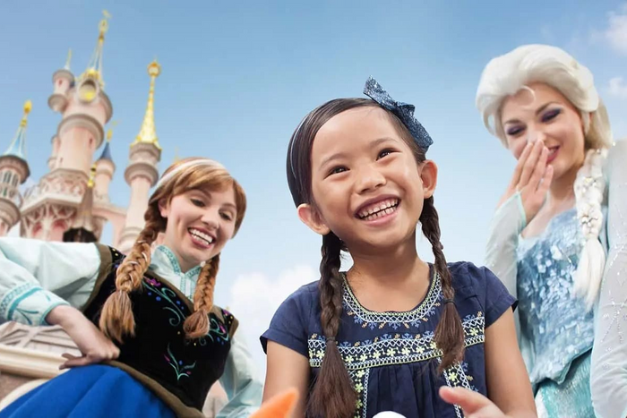 🎁 Esta Navidad regala Disneyland® Paris ❄️ World of Frozen abre el 29 de marzo 🏨 Hotel Disney + acceso a los 2 parques ✨