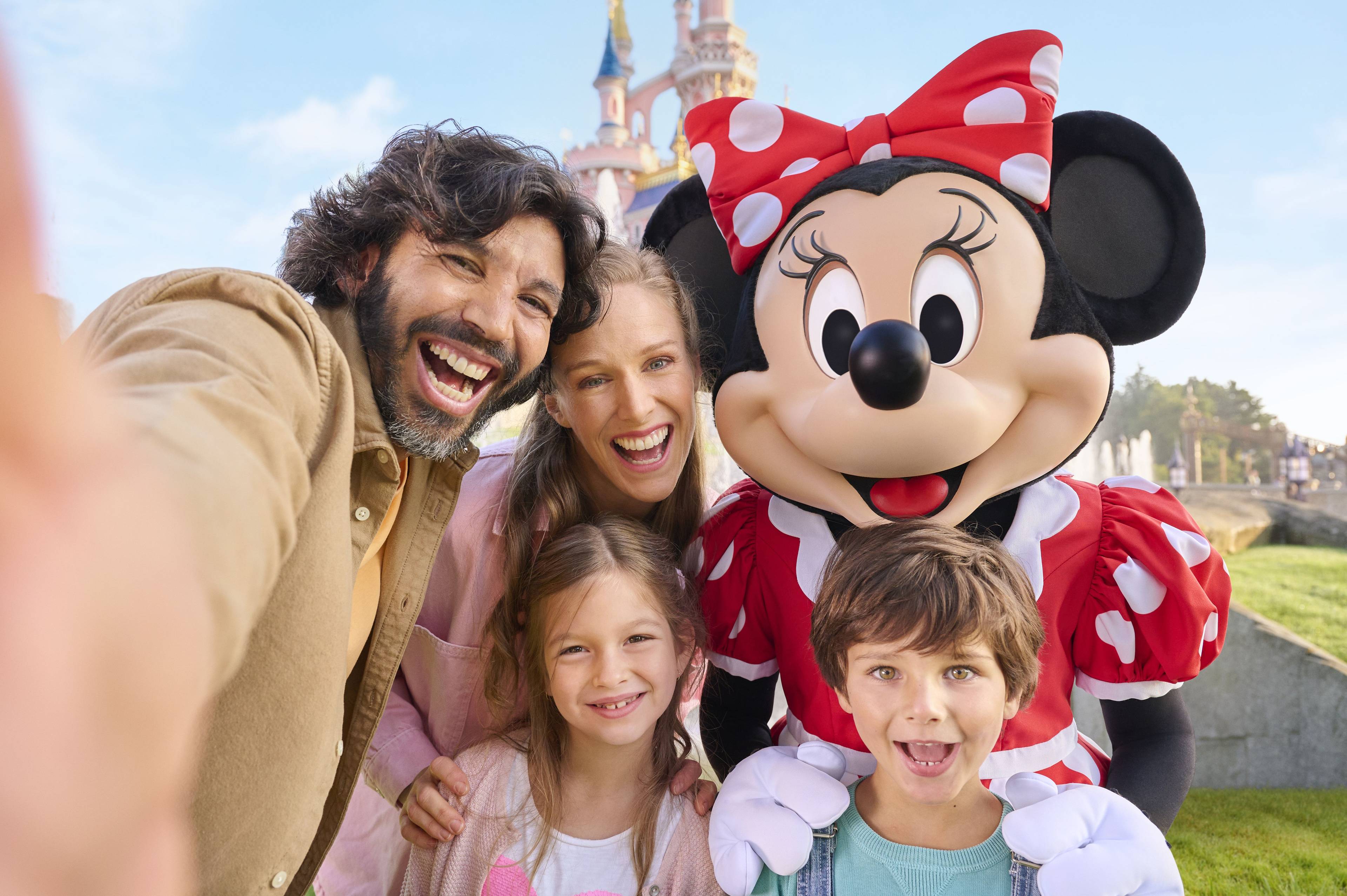 🌞 Este verão mergulhe na magia da Disneyland® Paris com a Família ou Amigos!🍧Poupe até 20€ por pessoa em grupos de 4 a 6 pessoas 👬👭