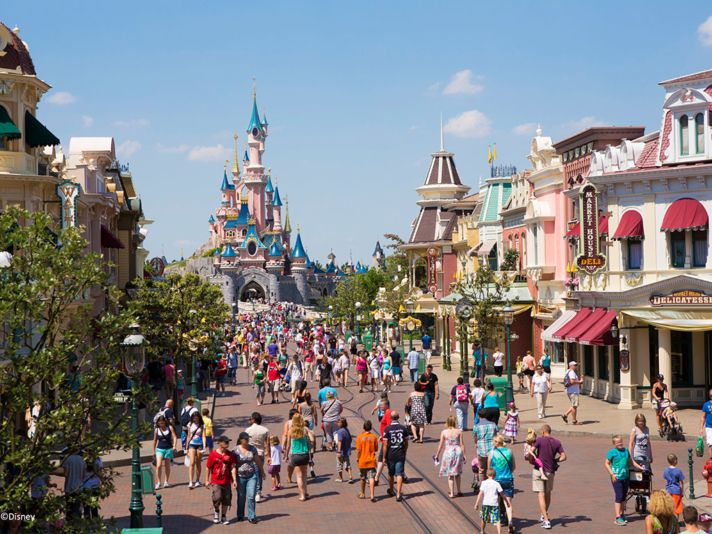 Venha Celebrar o 30º Aniversário da Disneyland e Viver a sua Própria História Encantada !