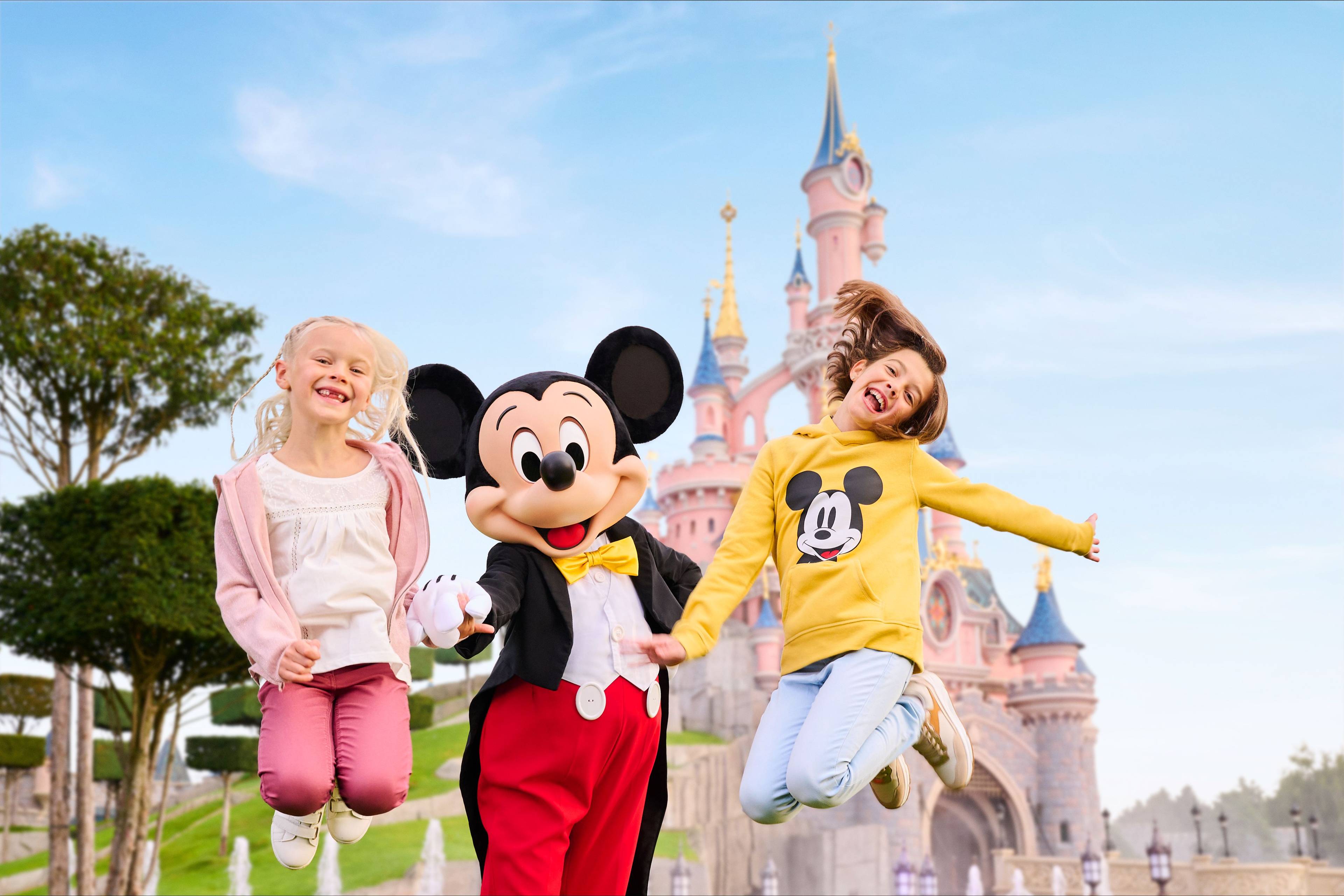 🚗 DISNEYLAND ® PARIS 💨 ¡Arranca el motor! Disney Hotel Santa Fe te espera en la Ruta 66 ¡Descubre las ventajas de alojarte en un Hotel Disney! 