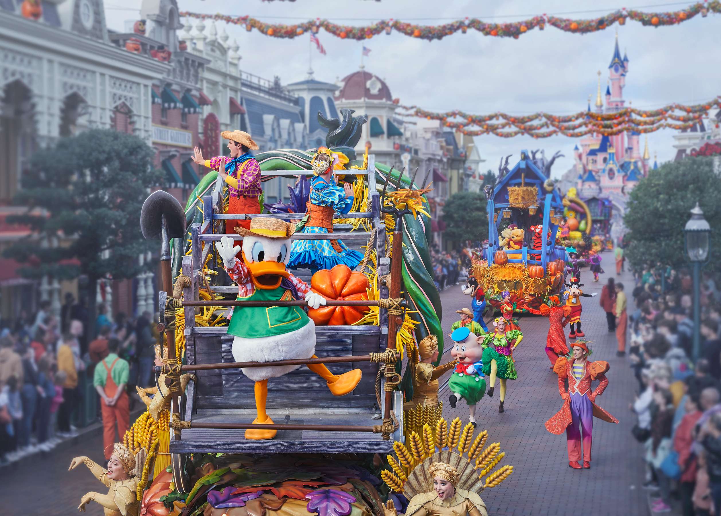 🏰¡ESCÁPATE A DISNEYLAND® PARIS!👨‍👩‍👧‍👦 Hotel con desayuno + entradas y transporte directo 🚌 y opción de viajar en 2026 