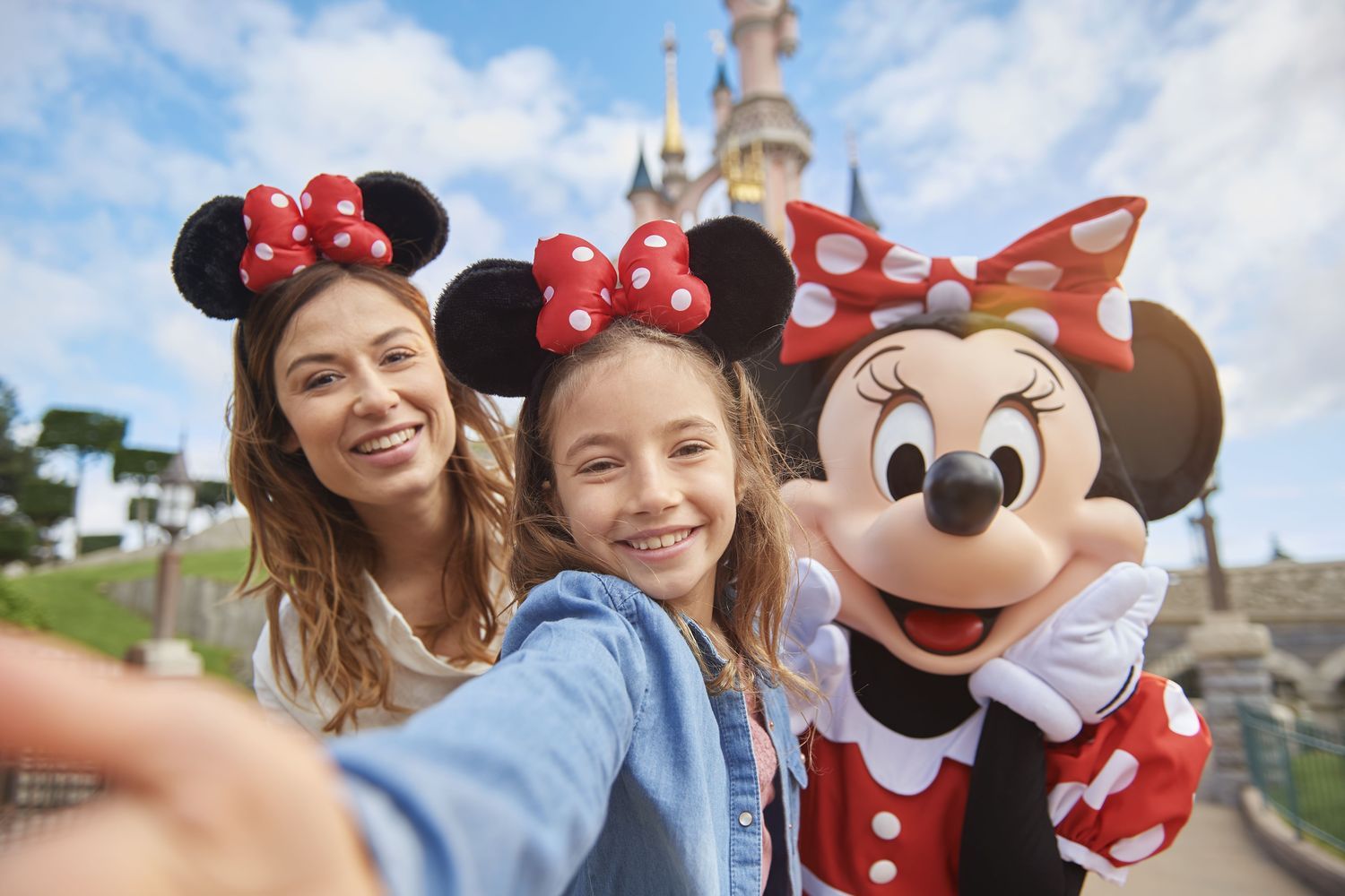 🪄 Este verão venha à DISNEYLAND® PARIS 🌈 Aparthotel 3* + Bilhetes de 1 dia com desconto para grupos 🪄 Este verão venha à DISNEYLAND® PARIS 🌈 Aparthotel 3* + Bilhetes de 1 dia com desconto para grupos