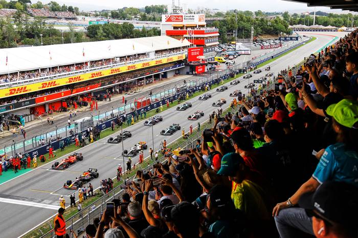 🏎️💨 GP DE ESPAÑA DE FÓRMULA 1  2026🏁 Desde 2 noches: Media pensión en Hotel 4⭐+ Entrada Pelouse de 3 días ¡Opción de otras entradas !📍Barcelona