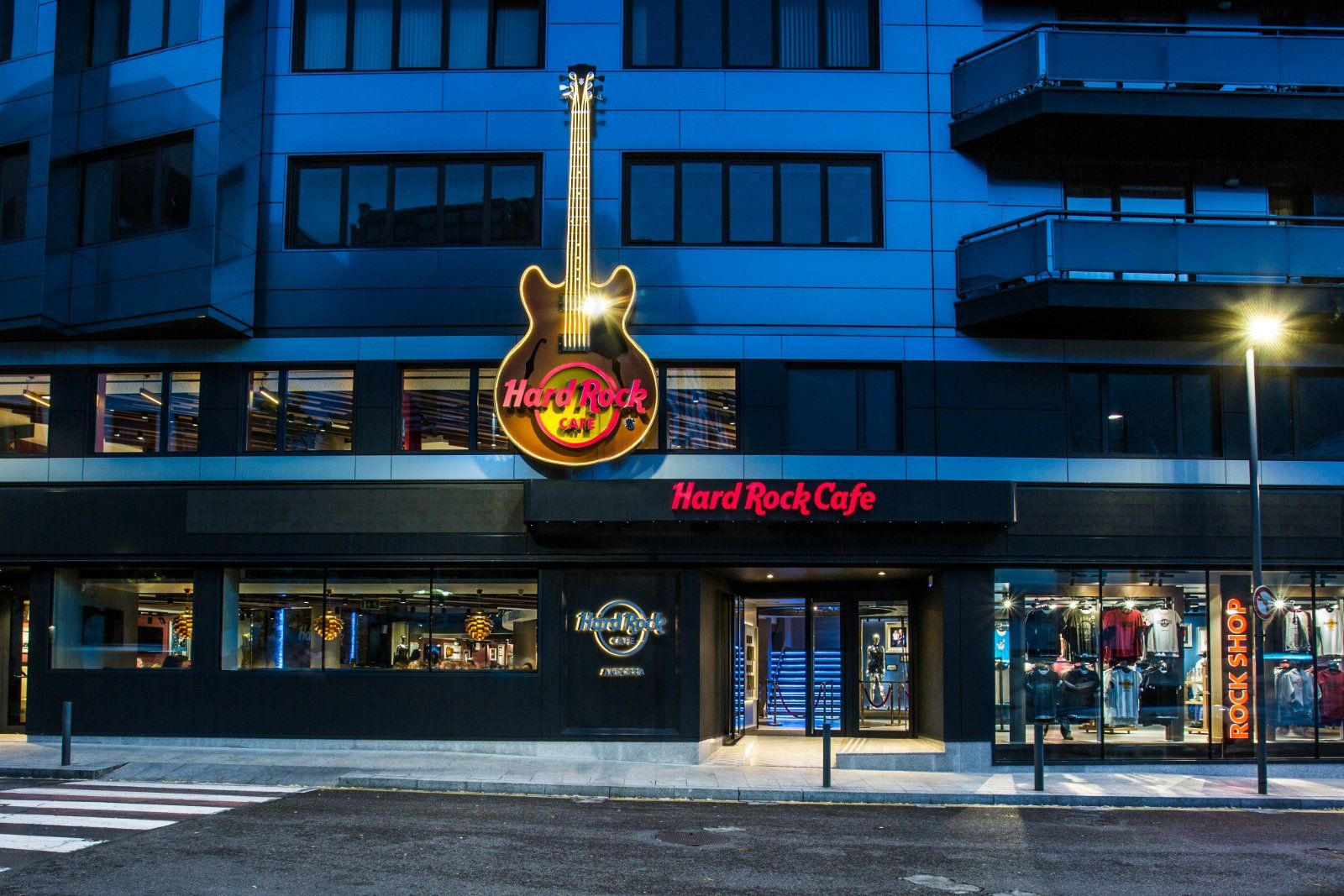 ⭐HARD ROCK ANDORRA ⭐ Ambiente roquero con comida americana y Hotel incluido