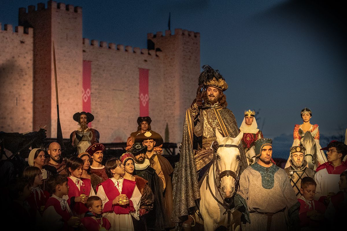 👑🎄 ¡ESTA NAVIDAD, LA HISTORIA COBRA VIDA EN PUY DU FOU! 🦅✨ Hotel 4★ con desayuno + Entradas al parque + ¡Nuevo espectáculo navideño 2026!🆕 👑🎄 ¡ESTA NAVIDAD, LA HISTORIA COBRA VIDA EN PUY DU FOU! 🦅✨ Hotel 4★ con desayuno + Entradas al parque + ¡Nuevo espectáculo navideño 2026!🆕