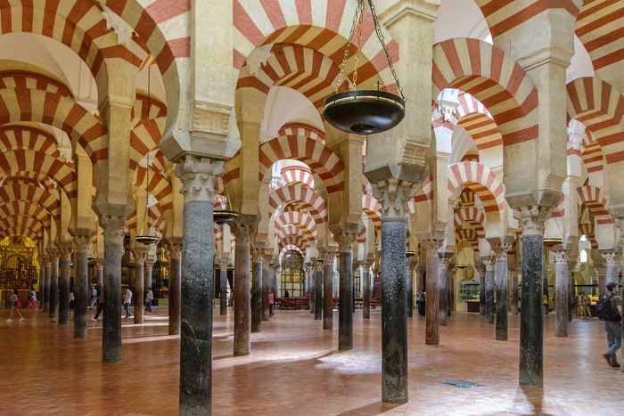 🕌CORDOBA 4⭐ Visita guiada a la MEZQUITA -CATEDRAL +  Hotel situado a 20 min a pie del centro histórico ✨¡Una escapada muy Top!✨