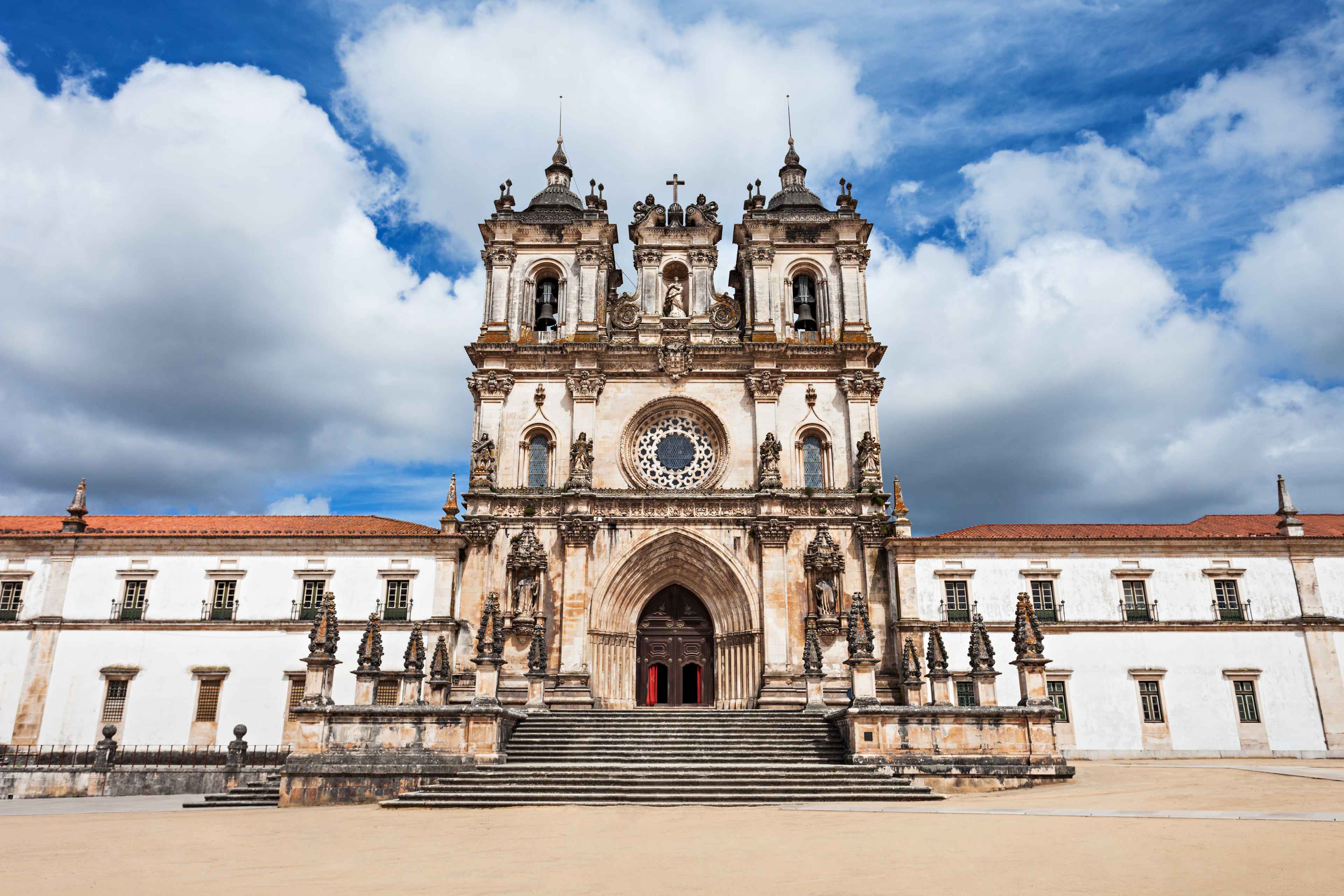 Mosteiro de Alcobaça com hotel 4 estrelas