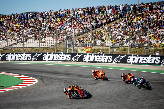 🏁 Moto GP 2026 Portimão com Hotel incluído no Carvoeiro 🏍️ Sinta a Alta Velocidade de perto no Algarve!