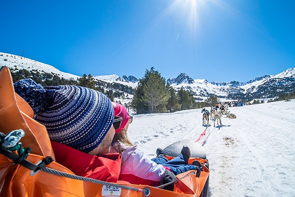 Disfruta de una Ruta en Trineo de Nieve por las montañas Andorranas 🐺 Hotel incluido