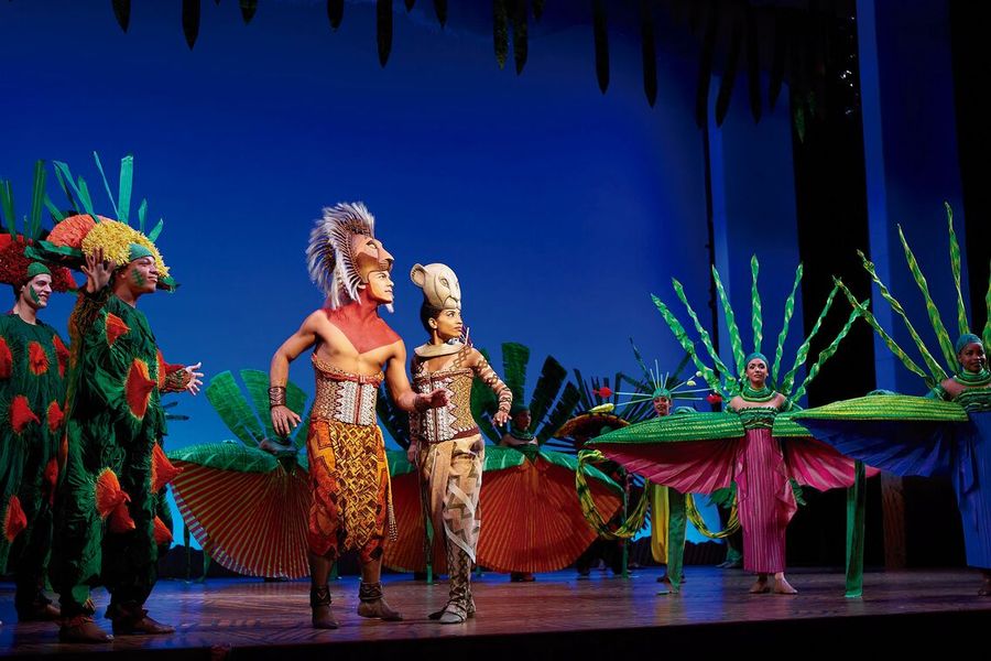 ¡10 AÑOS LLENANDO ESCENARIOS! 🦁 Disfruta del Musical del Rey León con hotel incluido