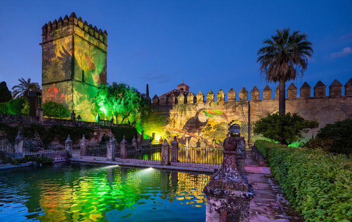 🆕🌟NATURALEZA ENCENDIDA ¡CÓRDOBA BRILLA COMO NUNCA!! 🎆🏰 Hotel 4★ a 20 min a pie del centro histórico + Entradas