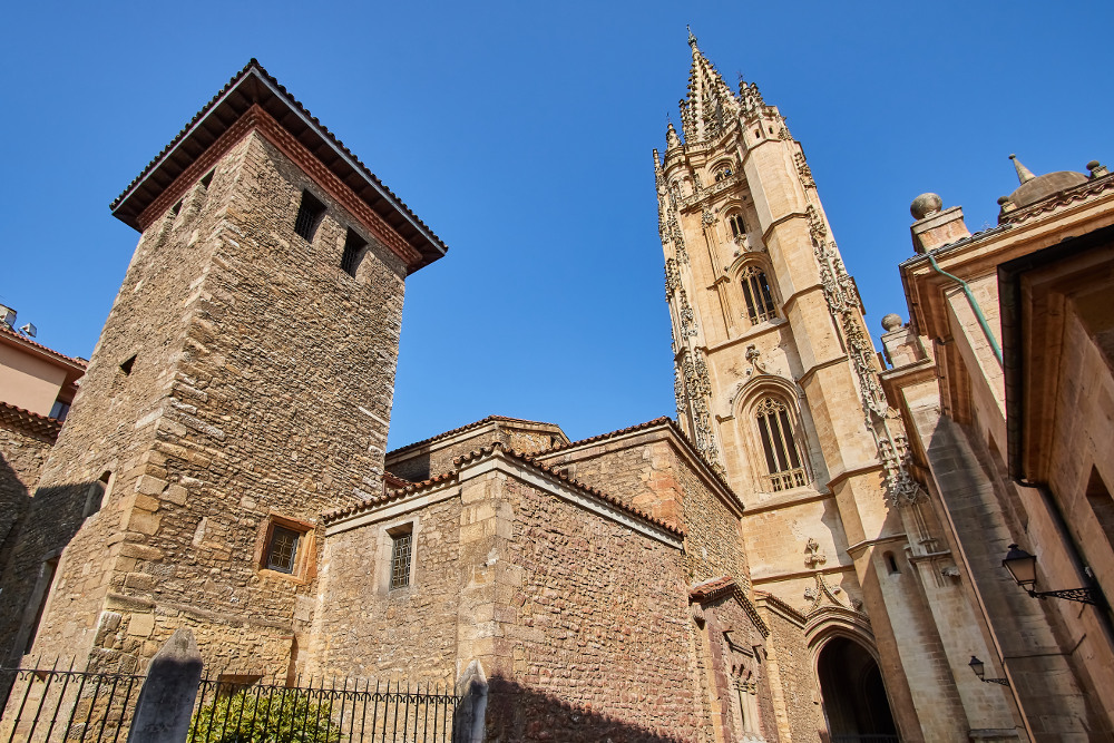 Visita Guiada por la catedral de Oviedo