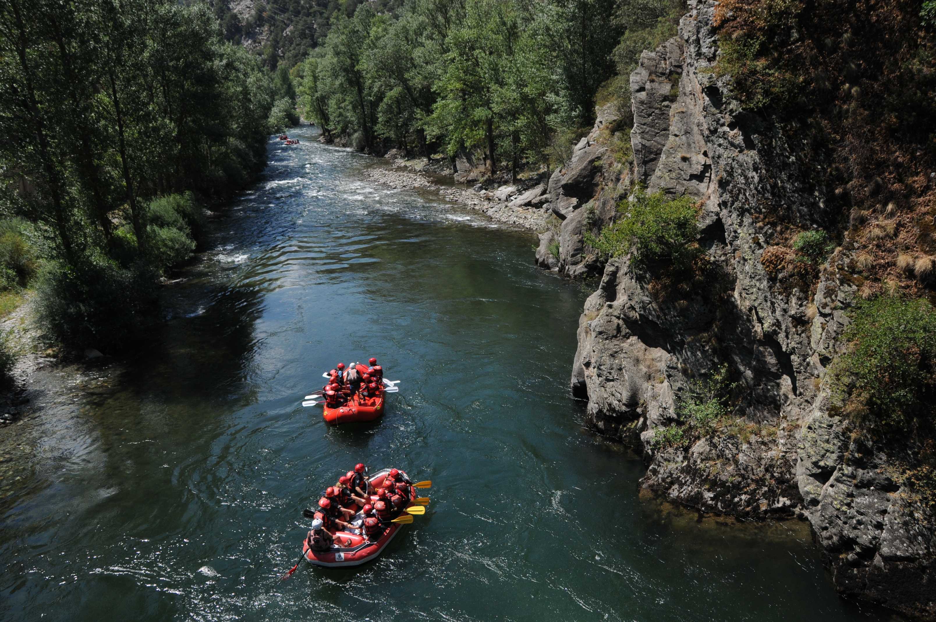 🌄 ESCAPADA TOP AL PIRINEO CATALÁN 🚣🏽‍♀️ Hotel 3* con Desayuno y Descenso de rafting | Aventura en Llavorsí  