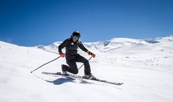 🚩¡ESCAPADA DE ESQUÍ PERFECTA EN SIERRA NEVADA!❄️ ⛷️Hotel 3* con Desayuno a pie de pista + Forfait | Granada