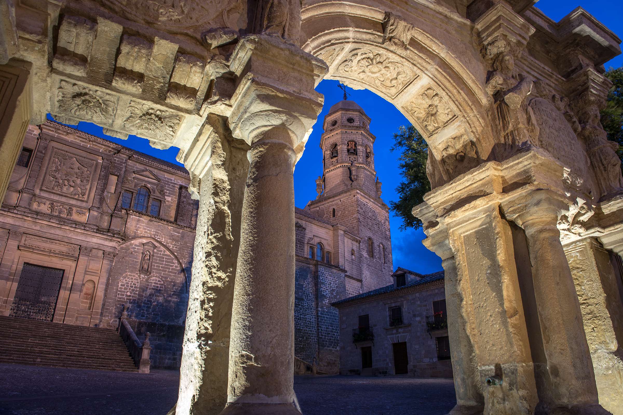 🏛️⛪BAEZA Y ÚBEDA ¡2 joyas renacentistas de Jáen!🤩 Hotel 4★ con desayuno + Excursión por las 2 ciudades con entradas a monumentos