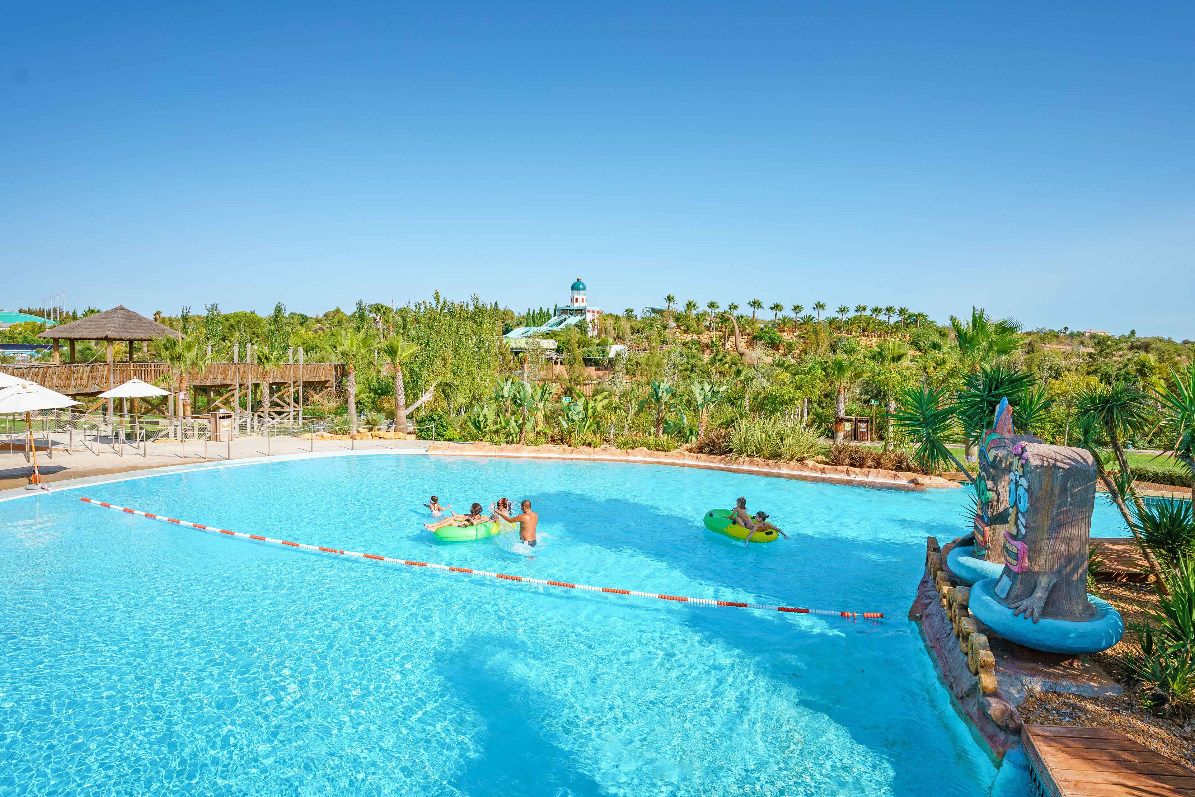 🐬 Sensações únicas no Mundo Aquático do Zoomarine com Hotel no Carvoeiro | Algarve